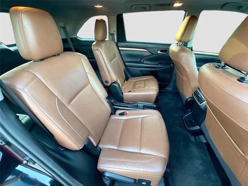 Used 2017 Toyota Highlander Limited Platinum image 27