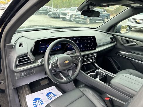 Used 2025 Chevrolet Traverse LT FWD image 10