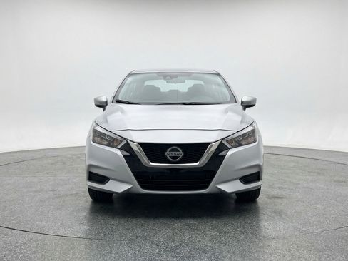 Used 2025 Nissan Versa SV FWD image 2