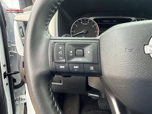 Used 2025 Nissan Rogue SV FWD image 22