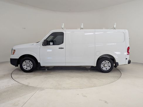 Used 2018 Nissan NV 2500 SV image 2
