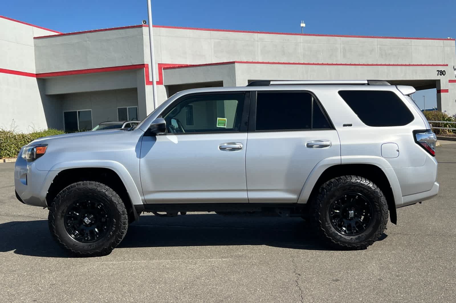 Used 2022 Toyota 4Runner SR5 AWD/4WD image 9