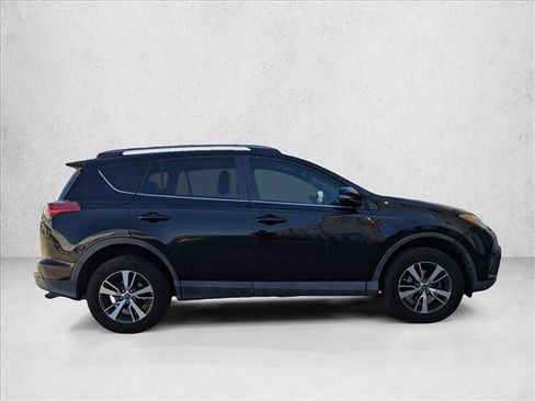 Used 2017 Toyota RAV4 XLE image 4