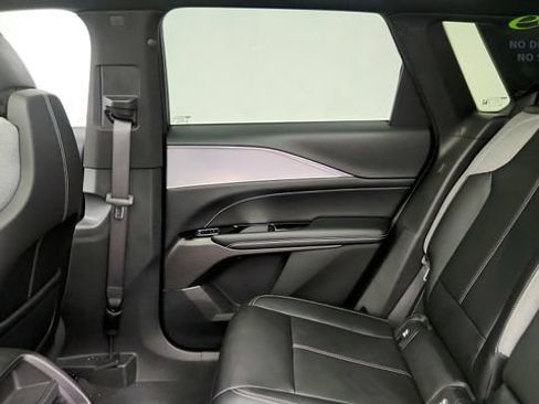 Used 2024 Cadillac Lyriq Tech RWD image 45