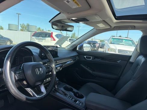 Used 2023 Honda Civic Touring image 4