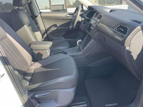 Used 2022 Volkswagen Tiguan SE FWD image 8