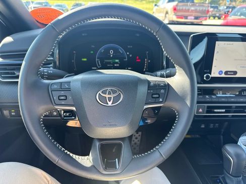 Used 2026 Toyota Camry SE FWD image 10