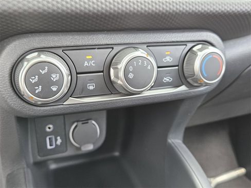 New 2025 Nissan Kicks Play S image 20