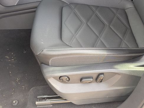 Used 2025 Volkswagen Atlas SE image 19