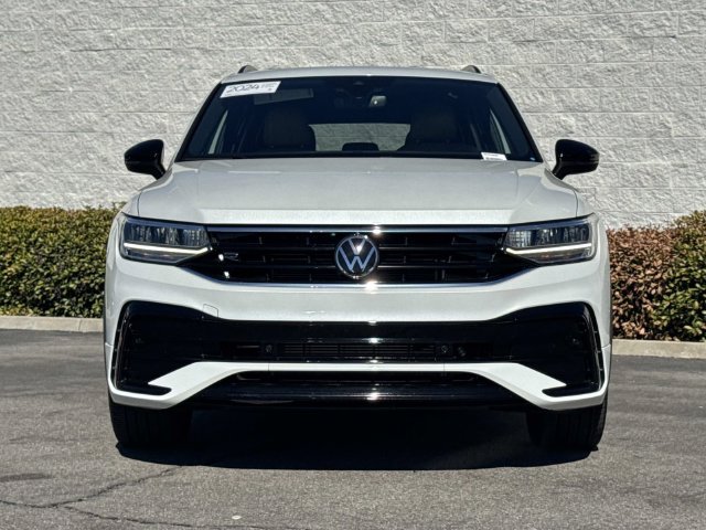 Certified 2024 Volkswagen Tiguan SE R-Line FWD image 8