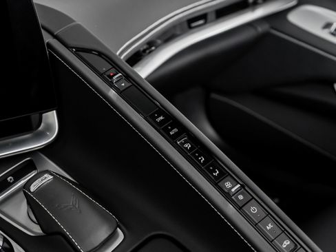 Used 2021 Chevrolet Corvette Stingray Convertible w/ Battery Protection Package image 37