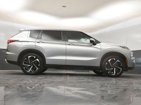 Used 2024 Mitsubishi Outlander SE FWD image 16