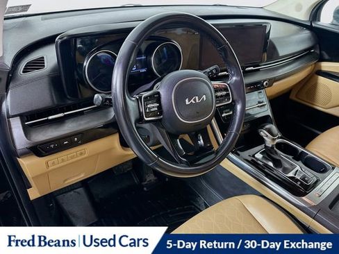 Used 2022 Kia Carnival EX image 10