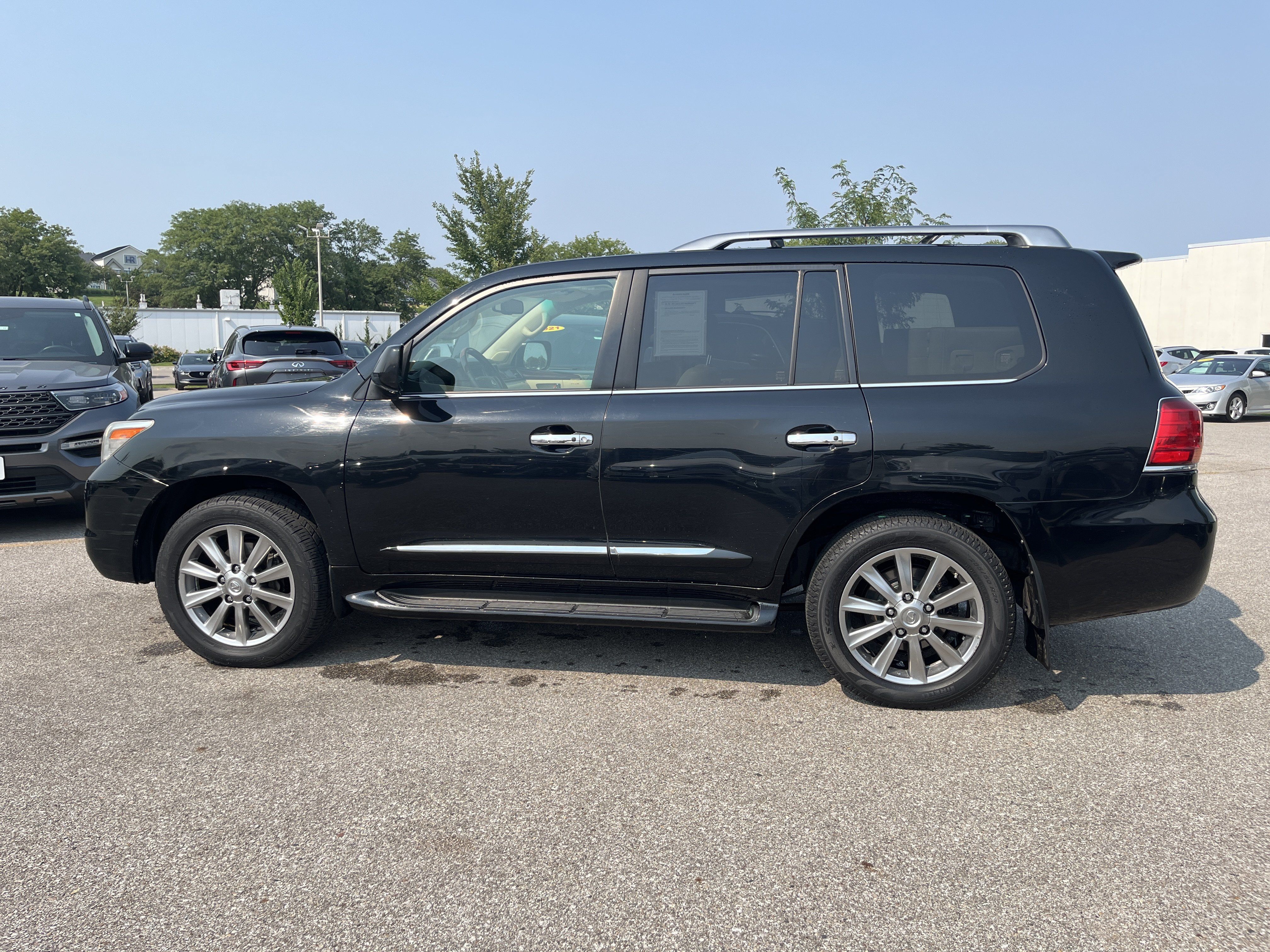 Used 2011 Lexus LX 570 4WD w/ Luxury Pkg image 7