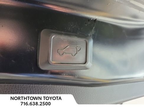 Used 2019 Toyota RAV4 XLE Premium image 11