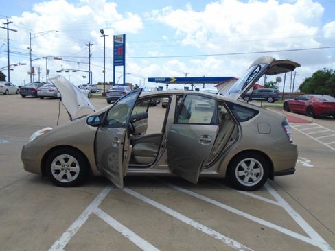 Used 2004 Toyota Prius FWD image 25