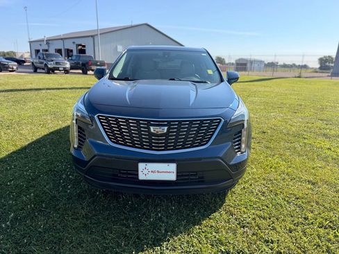 Used 2019 Cadillac XT4 Luxury w/ Cold Weather Package AWD/4WD image 2