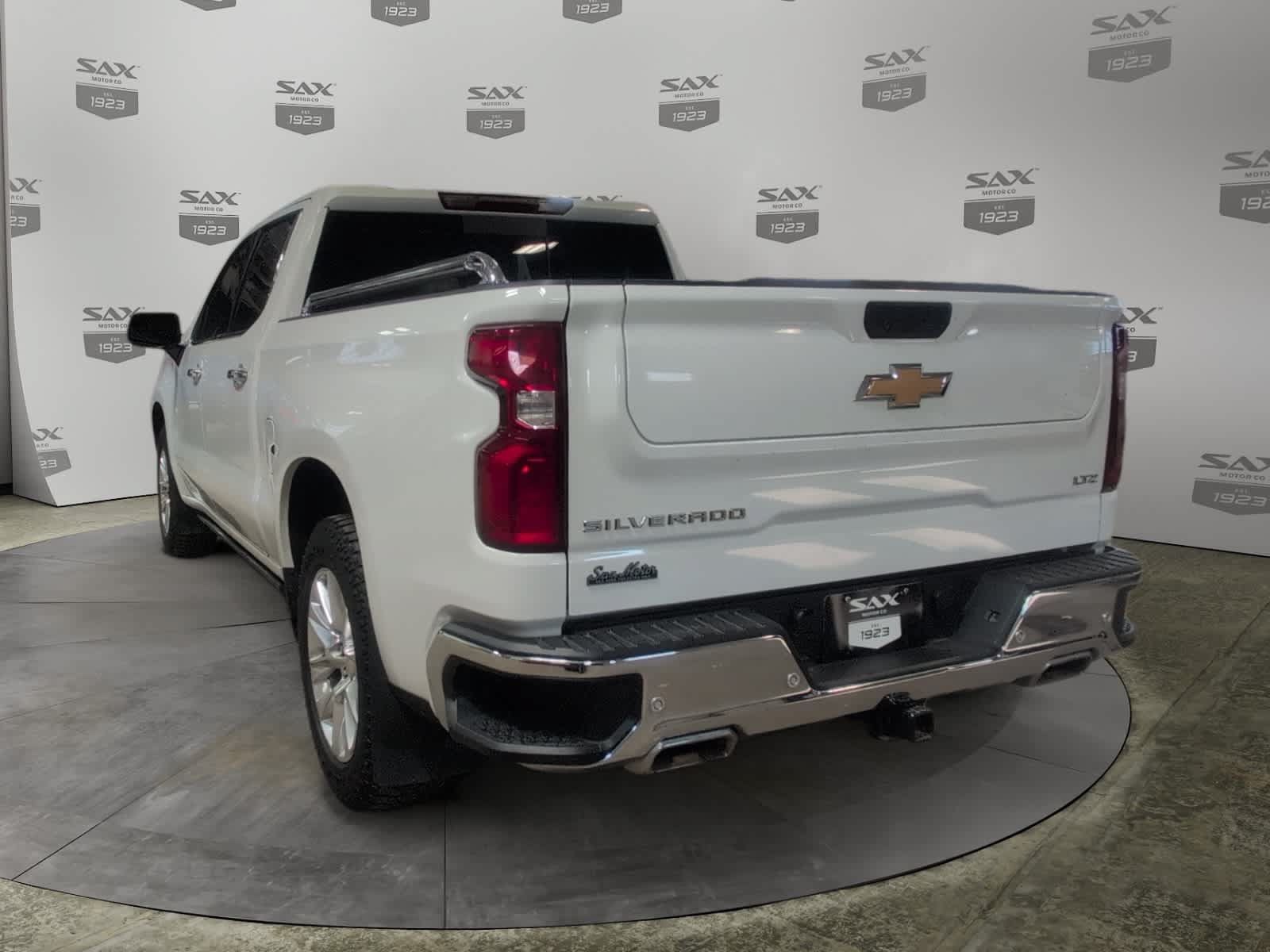 Used 2022 Chevrolet Silverado 1500 LTZ w/ LTZ Premium Package AWD/4WD image 3