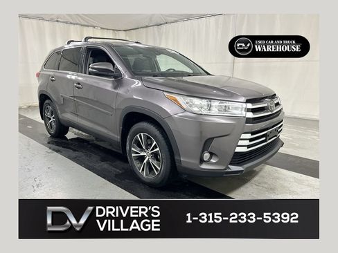 Used 2019 Toyota Highlander Plus AWD/4WD image 1