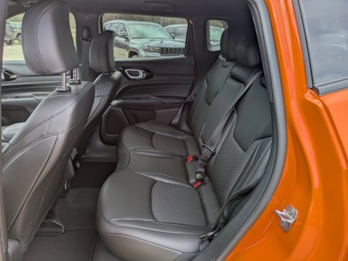 New 2026 Jeep Compass Latitude image 9