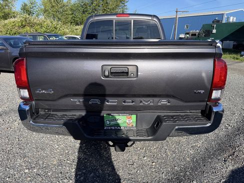 Used 2019 Toyota Tacoma SR5 AWD/4WD image 4
