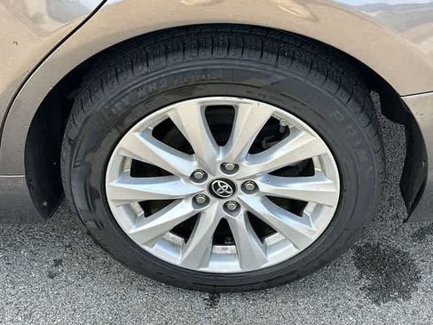Used 2019 Toyota Camry LE w/ Convenience Package FWD image 5