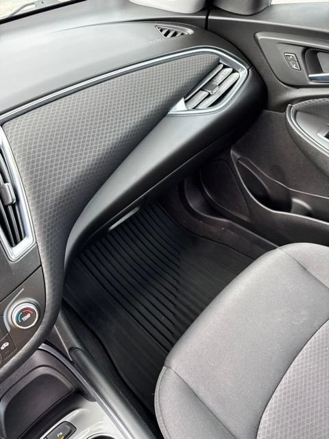 Used 2018 Chevrolet Malibu LT w/ Driver Confidence Package FWD image 14