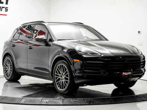 Used 2023 Porsche Cayenne S Platinum w/ Premium Package Plus AWD/4WD image 3