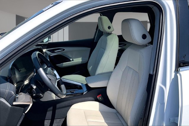 Used 2025 Audi Q5 Premium w/ Convenience Package AWD/4WD image 21