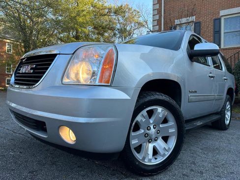 Used 2012 GMC Yukon SLT w/ SLT-2 Equipment Package image 2