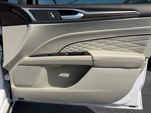 Used 2018 Ford Fusion Platinum FWD image 20