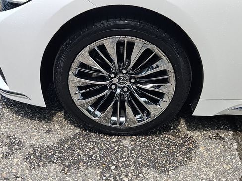 Used 2023 Lexus LS 500 AWD w/ Interior Upgrade Package image 7