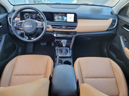 Certified 2024 Kia Seltos EX FWD image 17