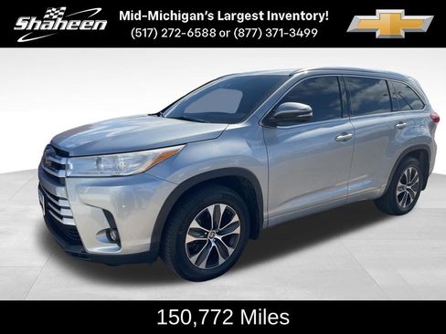Used 2017 Toyota Highlander XLE image 2
