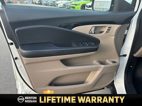Used 2017 Honda Pilot Touring image 11