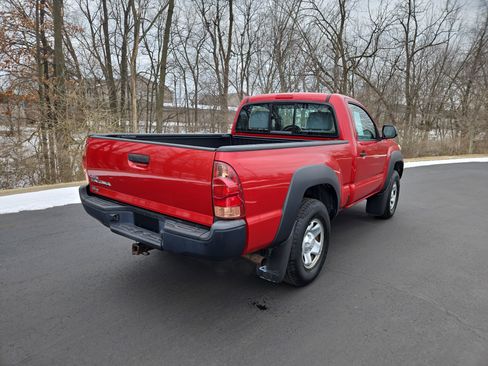 Used 2014 Toyota Tacoma 4x4 Regular Cab image 3