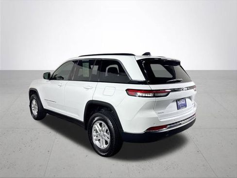 Certified 2025 Jeep Grand Cherokee Laredo AWD/4WD image 9