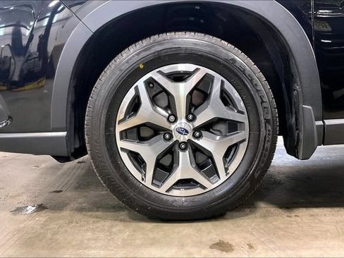 Used 2024 Subaru Forester Premium AWD/4WD image 9