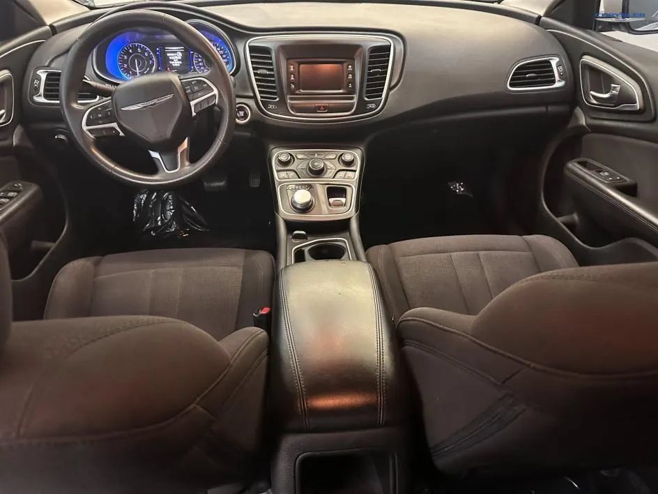 Used 2015 Chrysler 200 Limited FWD image 10