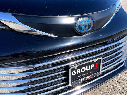 Used 2021 Toyota Sienna XLE image 29