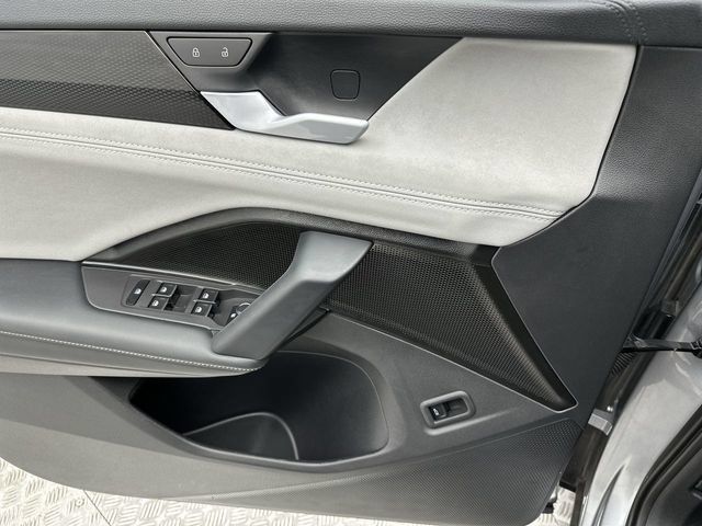 Certified 2025 Volkswagen Tiguan SE AWD/4WD image 13