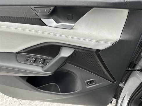 Certified 2025 Volkswagen Tiguan SE AWD/4WD image 13