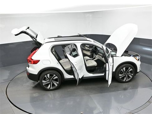 Used 2025 Volvo XC40 B5 Plus w/ Protection Package Premier image 49