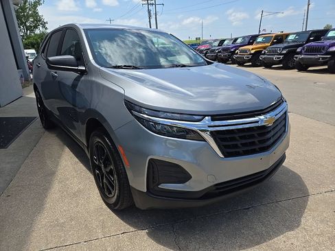 Used 2023 Chevrolet Equinox LS w/ LS Convenience Package FWD image 16