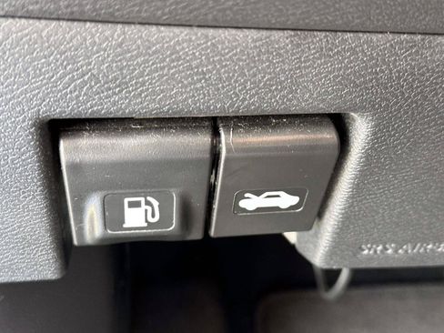 Used 2021 Nissan Kicks SR FWD image 16