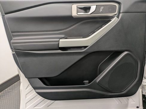 Certified 2023 Ford Explorer XLT image 8