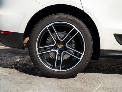 Used 2020 Porsche Macan AWD/4WD image 15