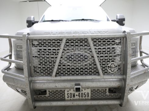 Used 2018 Ford F250 Platinum image 7