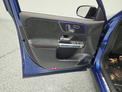 Used 2025 Mercedes-Benz GLB 35 AMG 4MATIC image 15