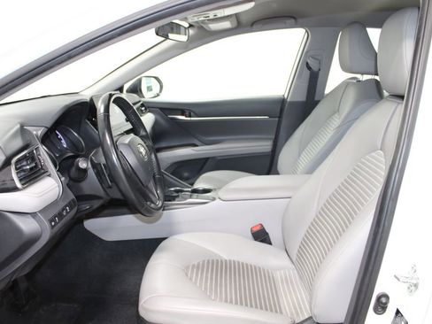 Used 2022 Toyota Camry SE FWD image 19